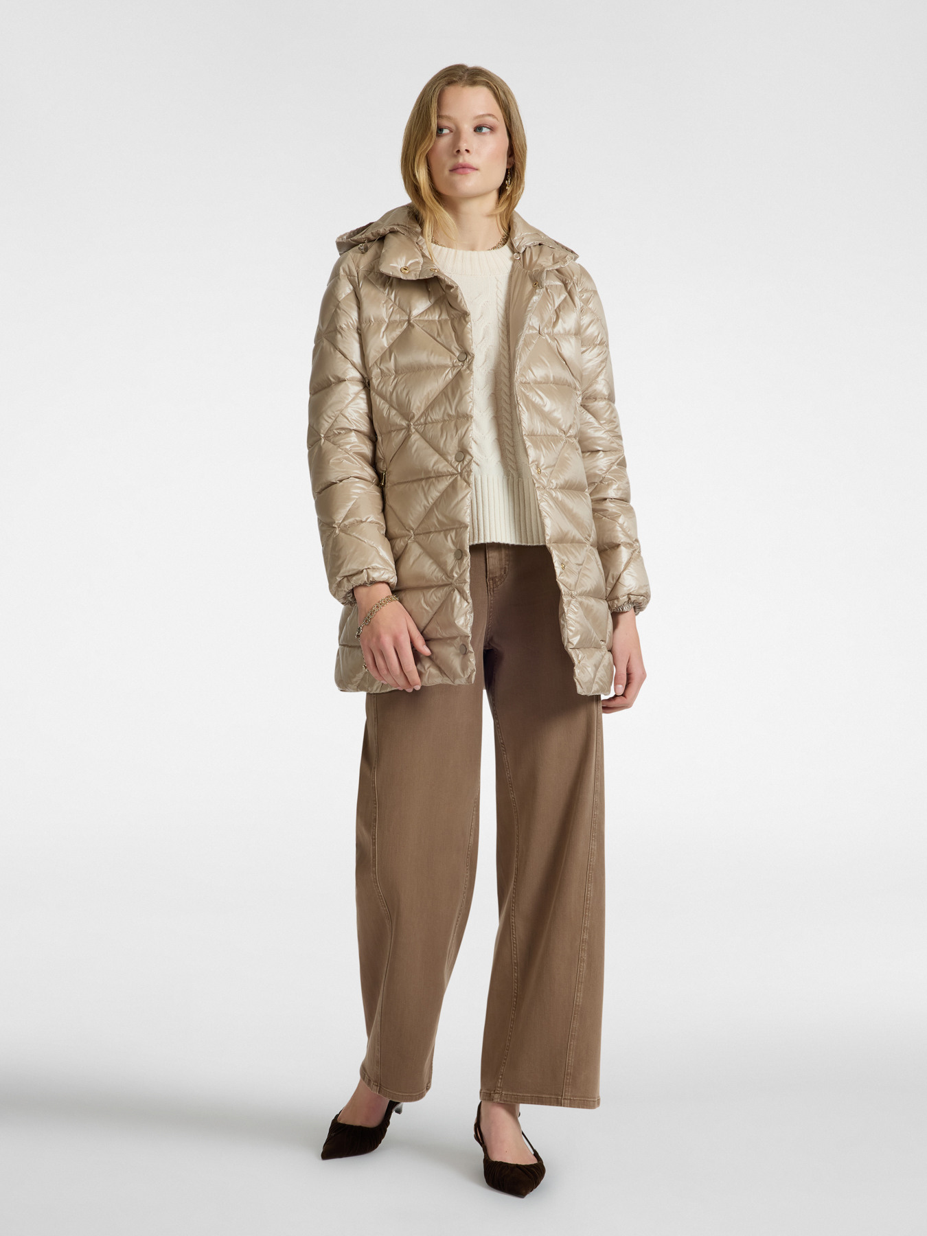 Gesteppte Daunenjacke mit Kapuze image number 3