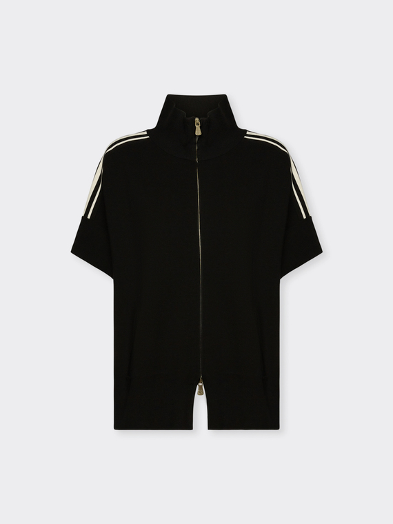 Knitted cape with stripes