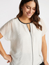 Bluse mit schwarzen Bündchen und Cut-Out-Detail image number 2