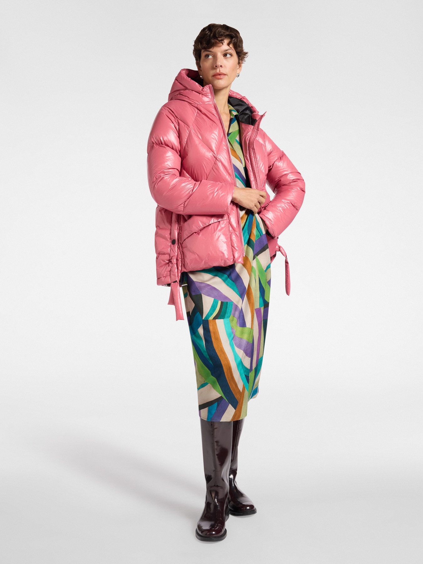 Chaqueta de plumas con estampado de rombos y bolsillos grandes image number 3