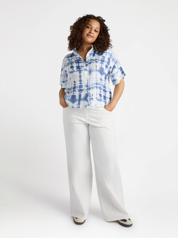 Camisa teñida y anudada
