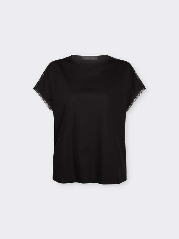 Camiseta con aplicación de encaje en los hombros