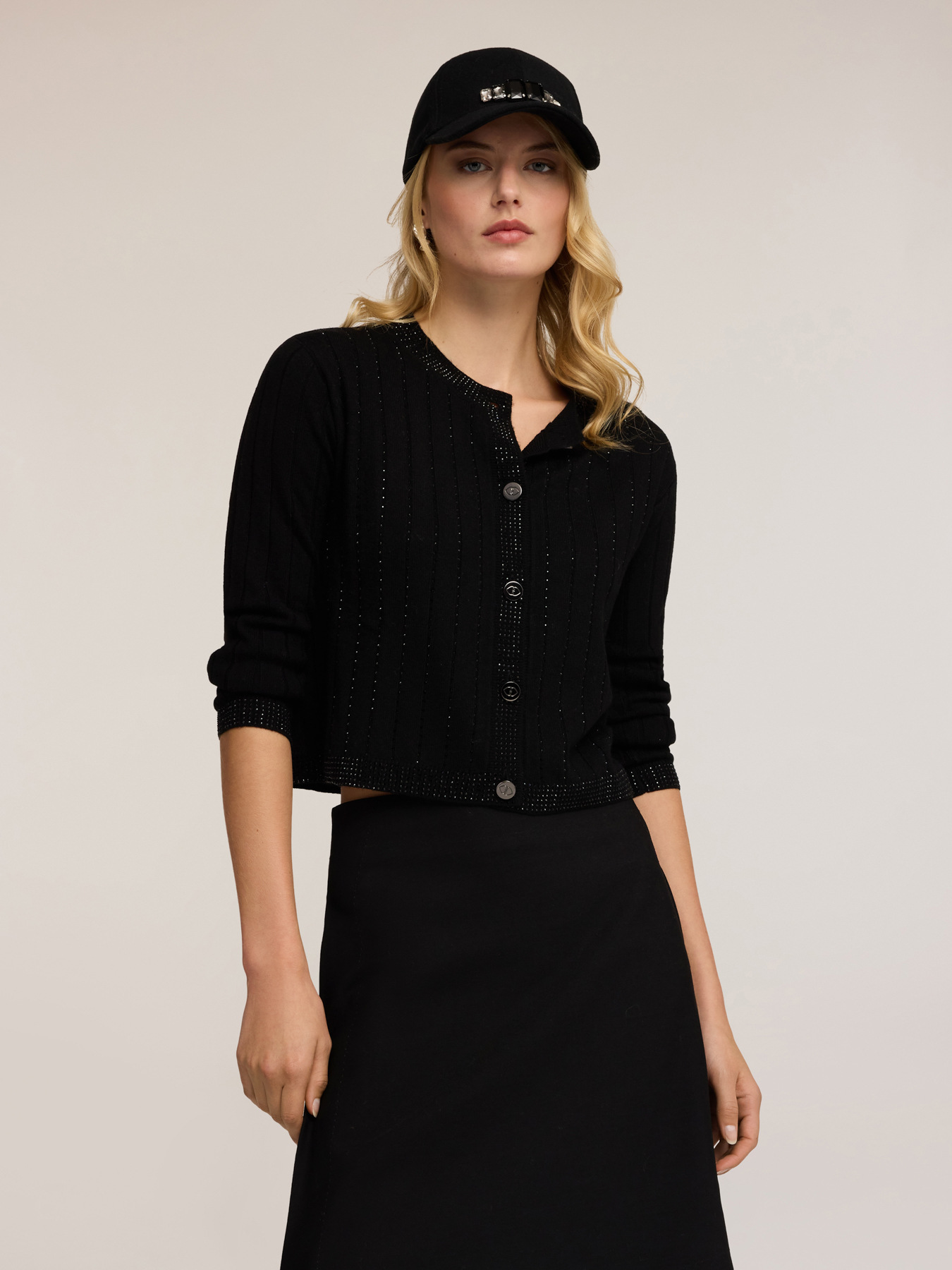 Cardigan cropped in maglia con strass image number 2