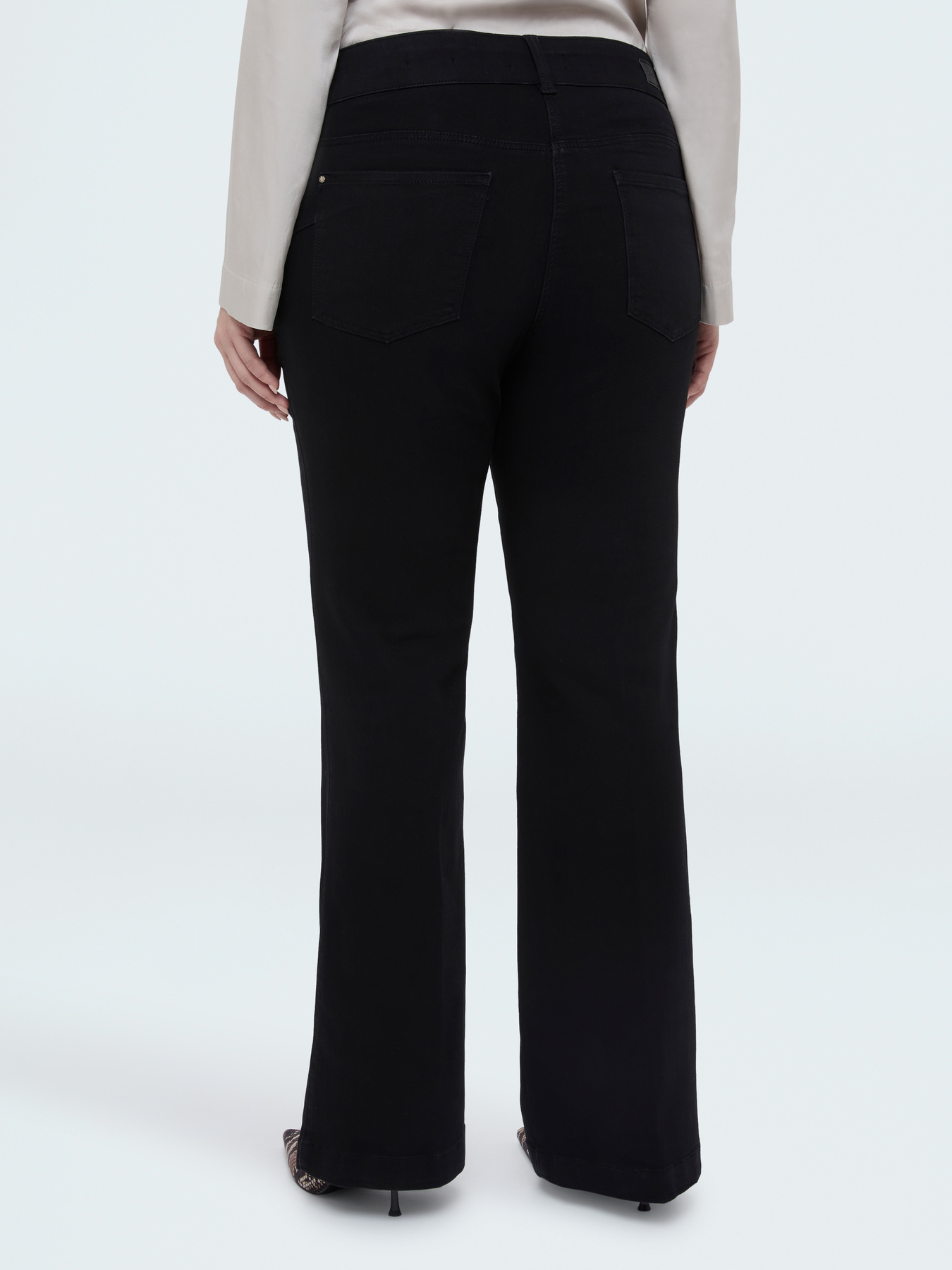 Jeans Flare Waschung schwarz image number 1