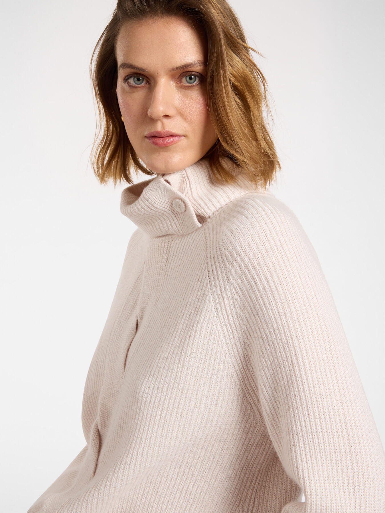 Pull avec galon devant image number 3