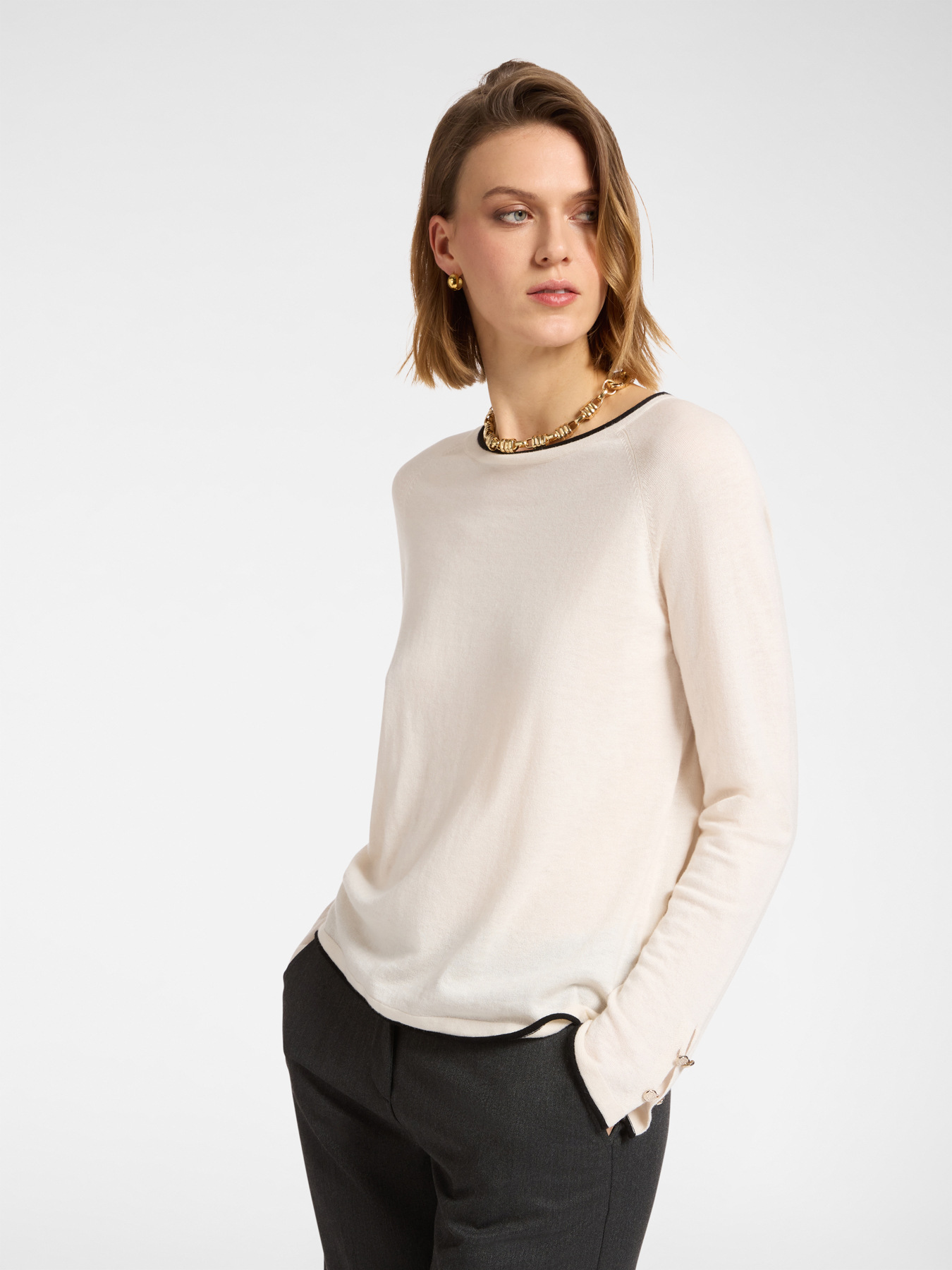 Sweater with contrasting edge image number 0