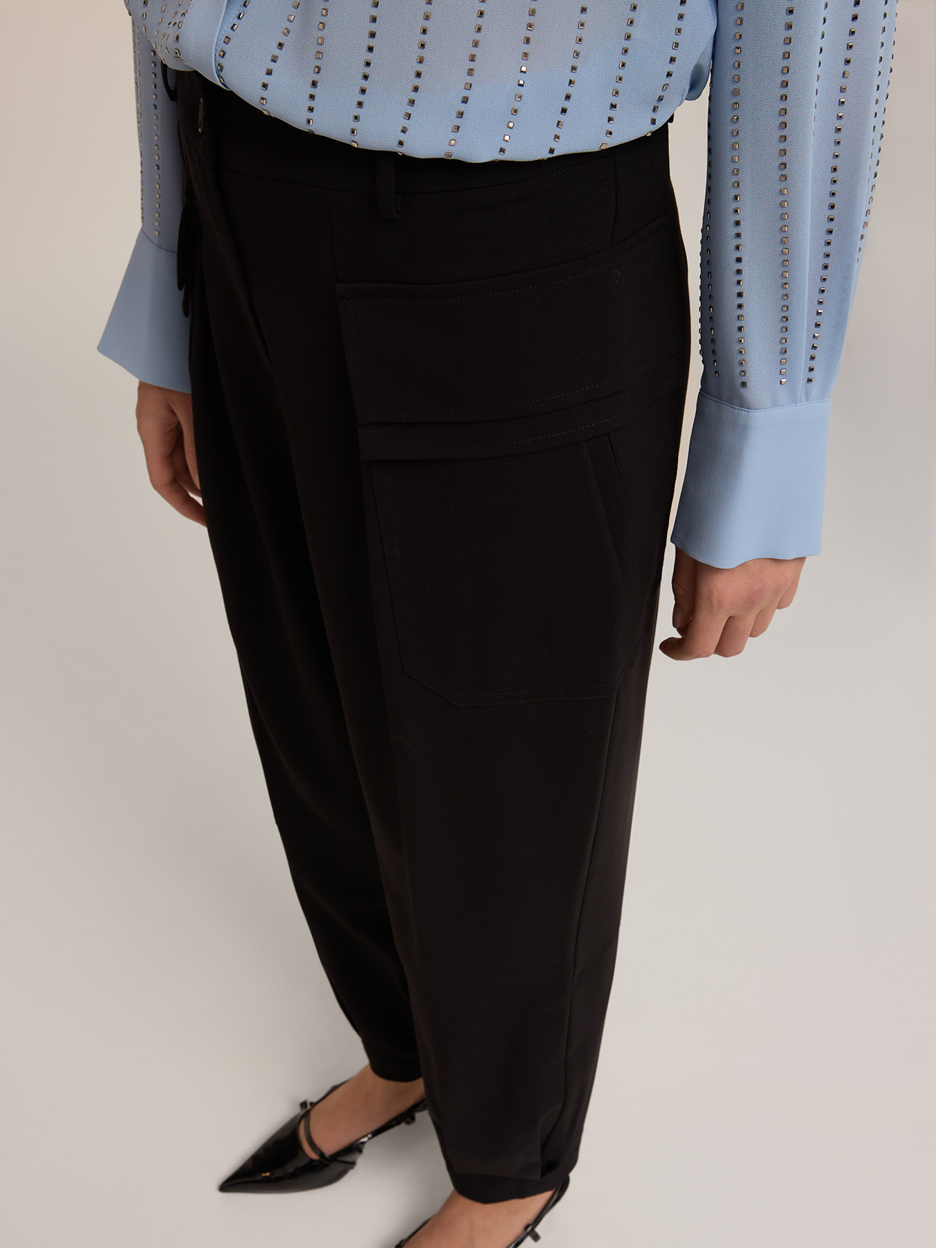 Fluid fabric cargo pants image number 3