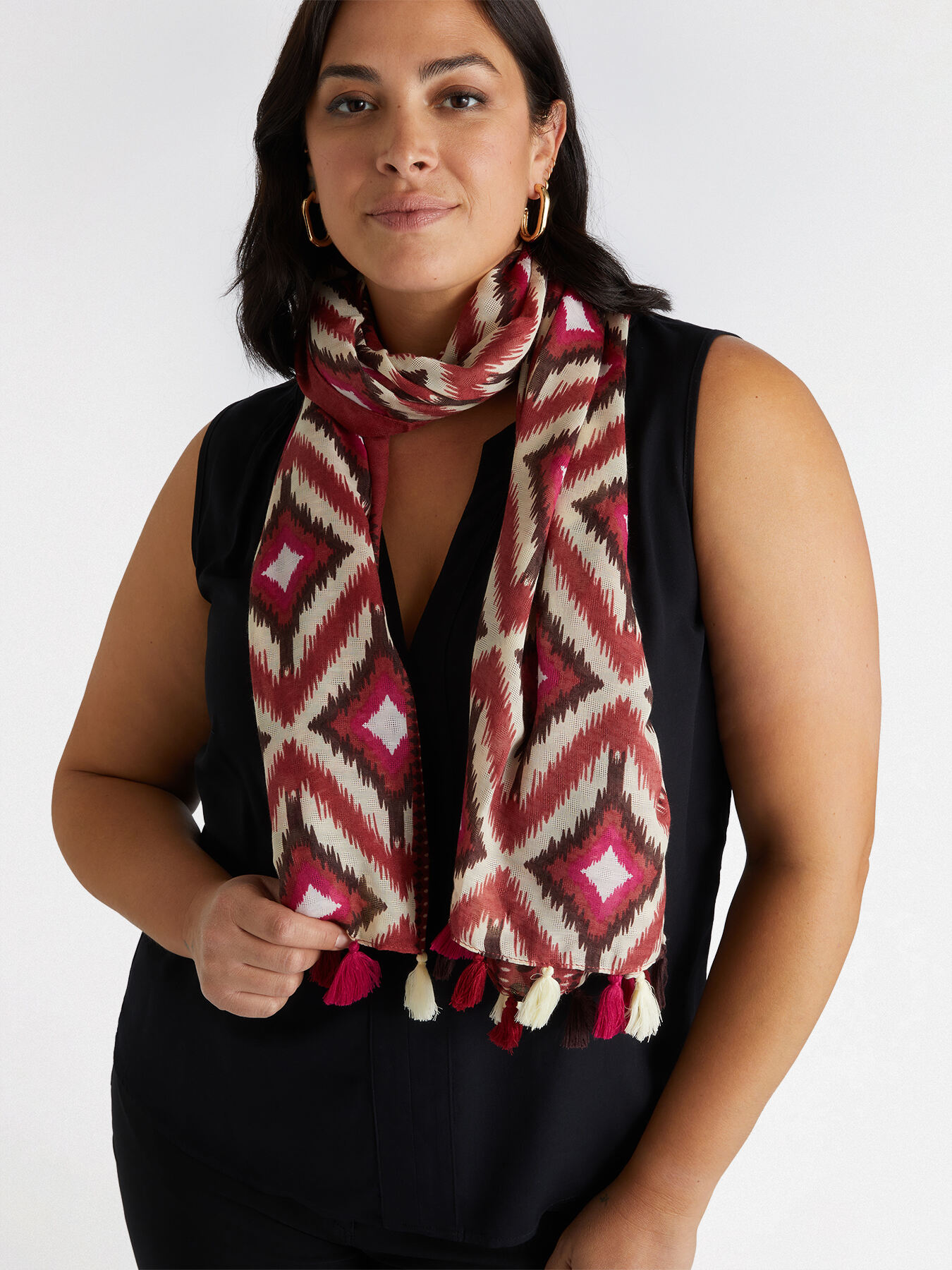 Scarf with ethnic print and tassels image number 0