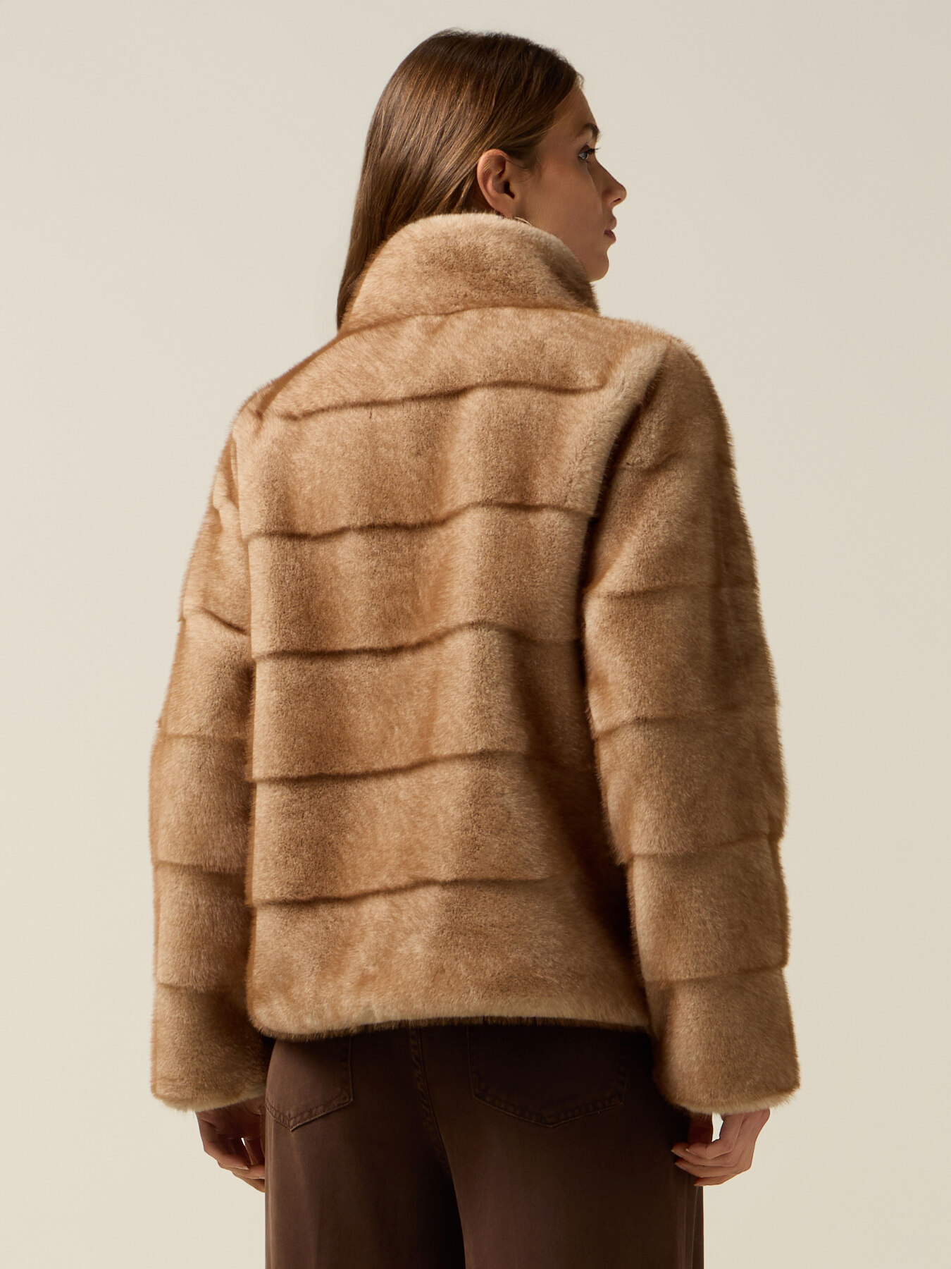 Giubbotto corto effetto peluche image number 1