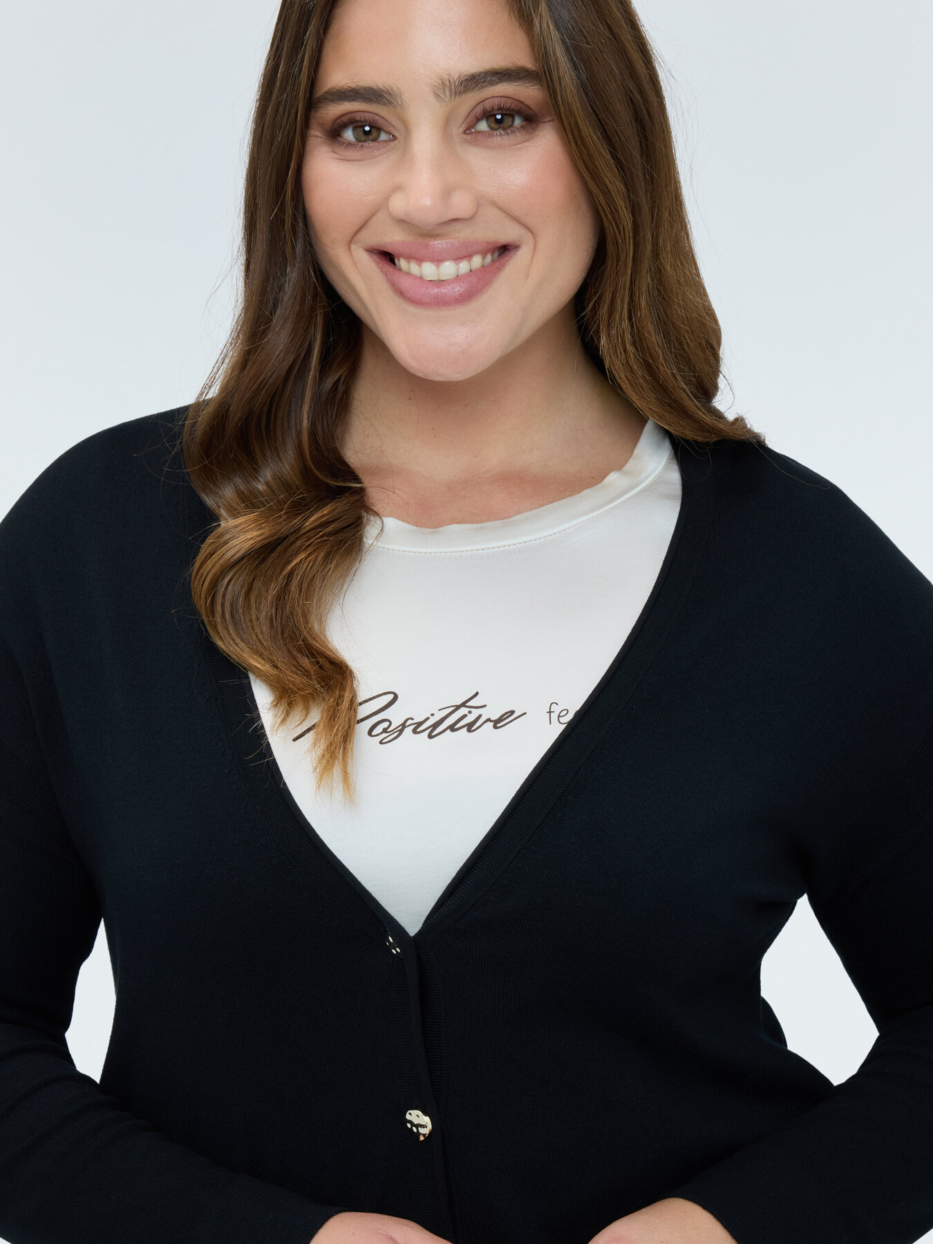 Cardigan scollo a V con bottoni image number 3