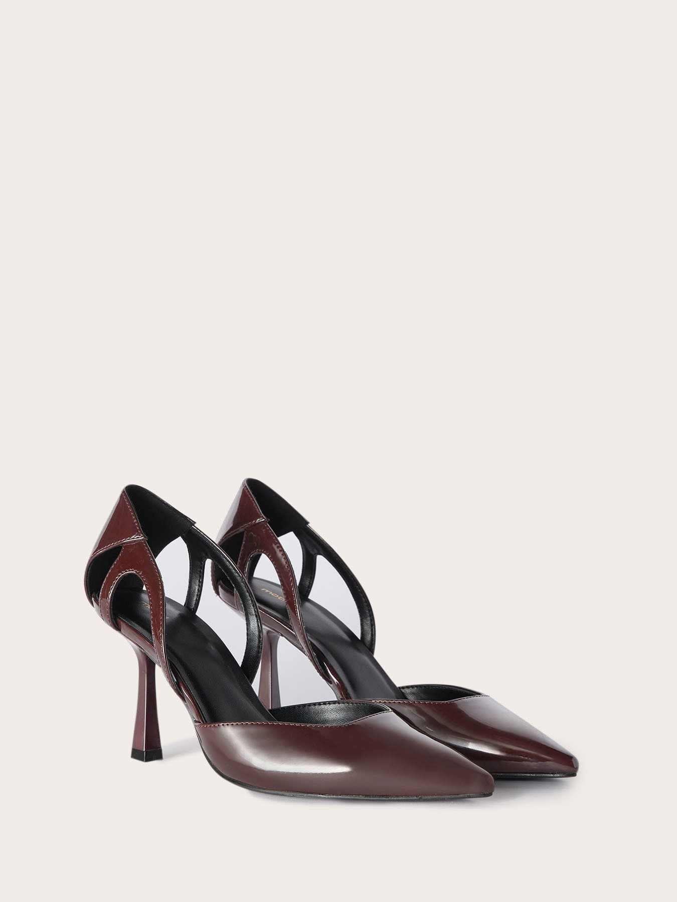 Patent leather pumps with cut-out image number 2