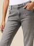 Jeans regular con castoni image number 2