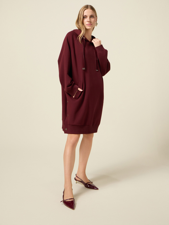 Vestito over in felpa con cappuccio
