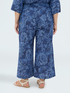 Cropped Hose aus Chambray mit Print image number 1