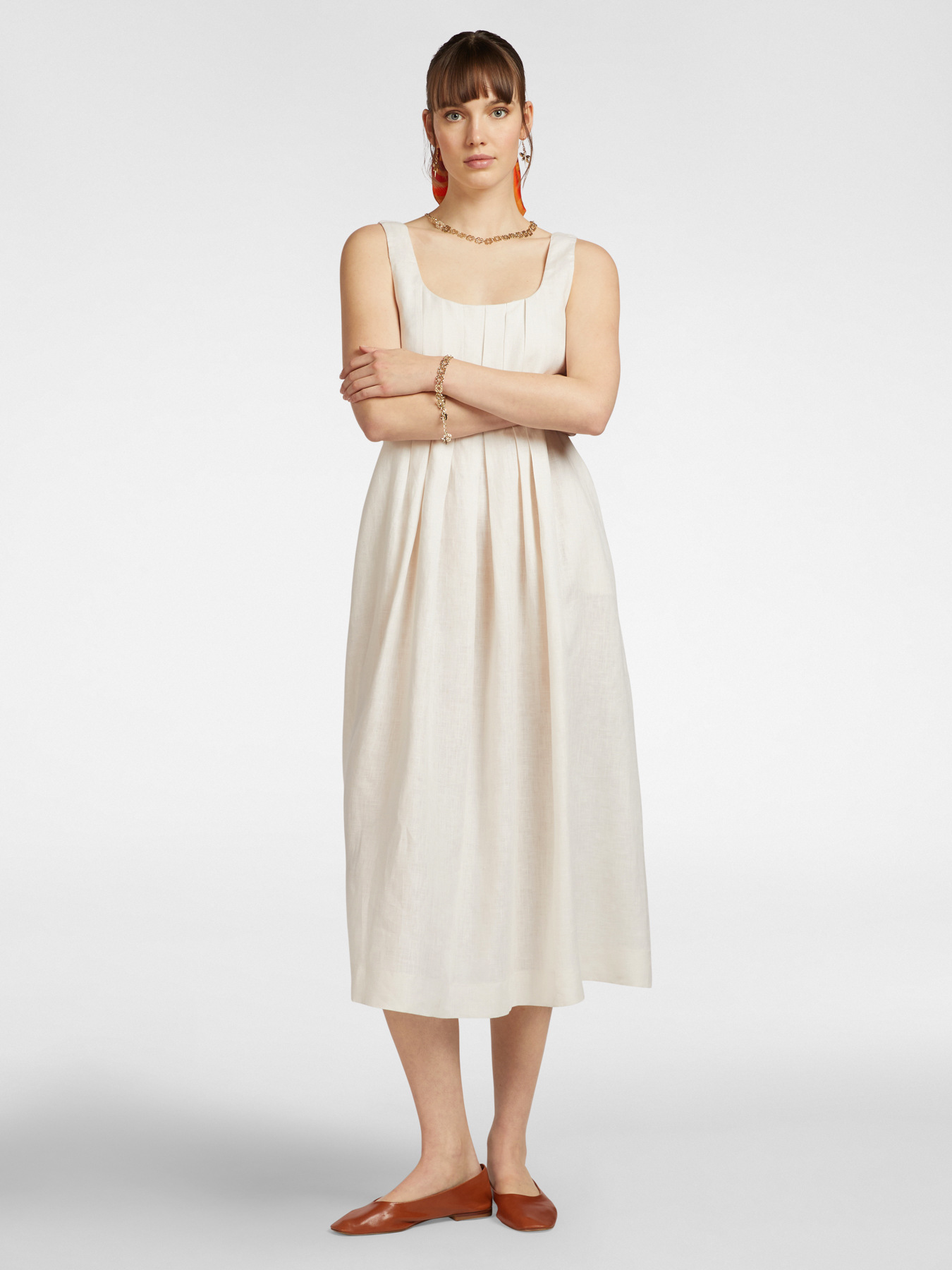 Robe en lin avec plis sur le devant image number 0