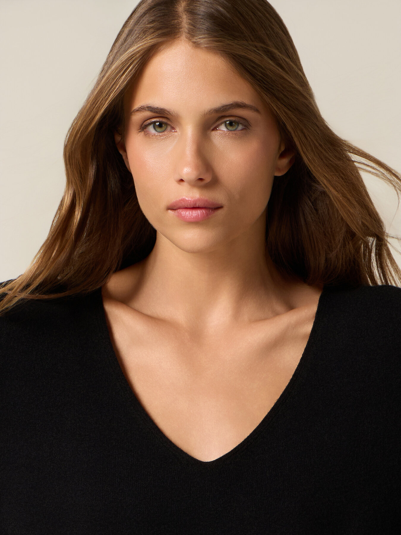 V-neck viscose blend sweater image number 2