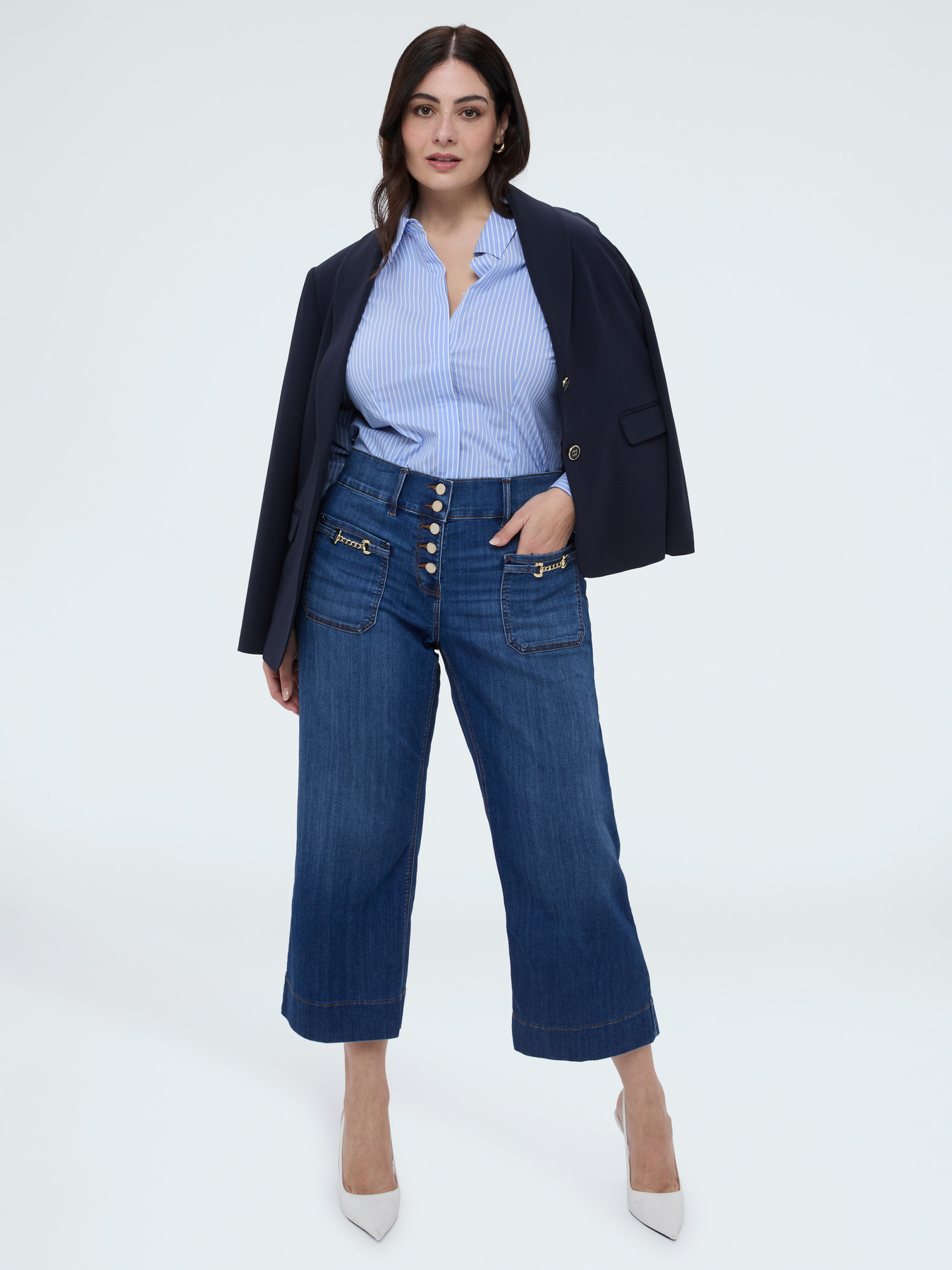 Jeans cropped con dettaglio catenella sulle tasche image number 0