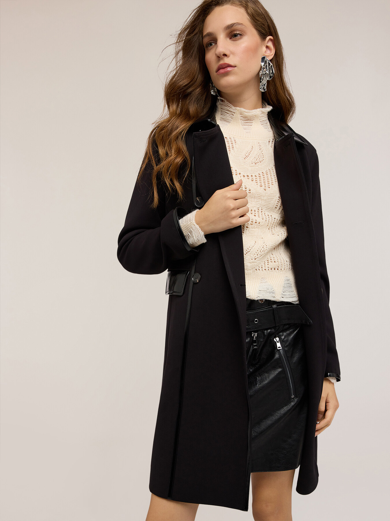 Cappotto in poliviscosa con inserti in vernice image number 2