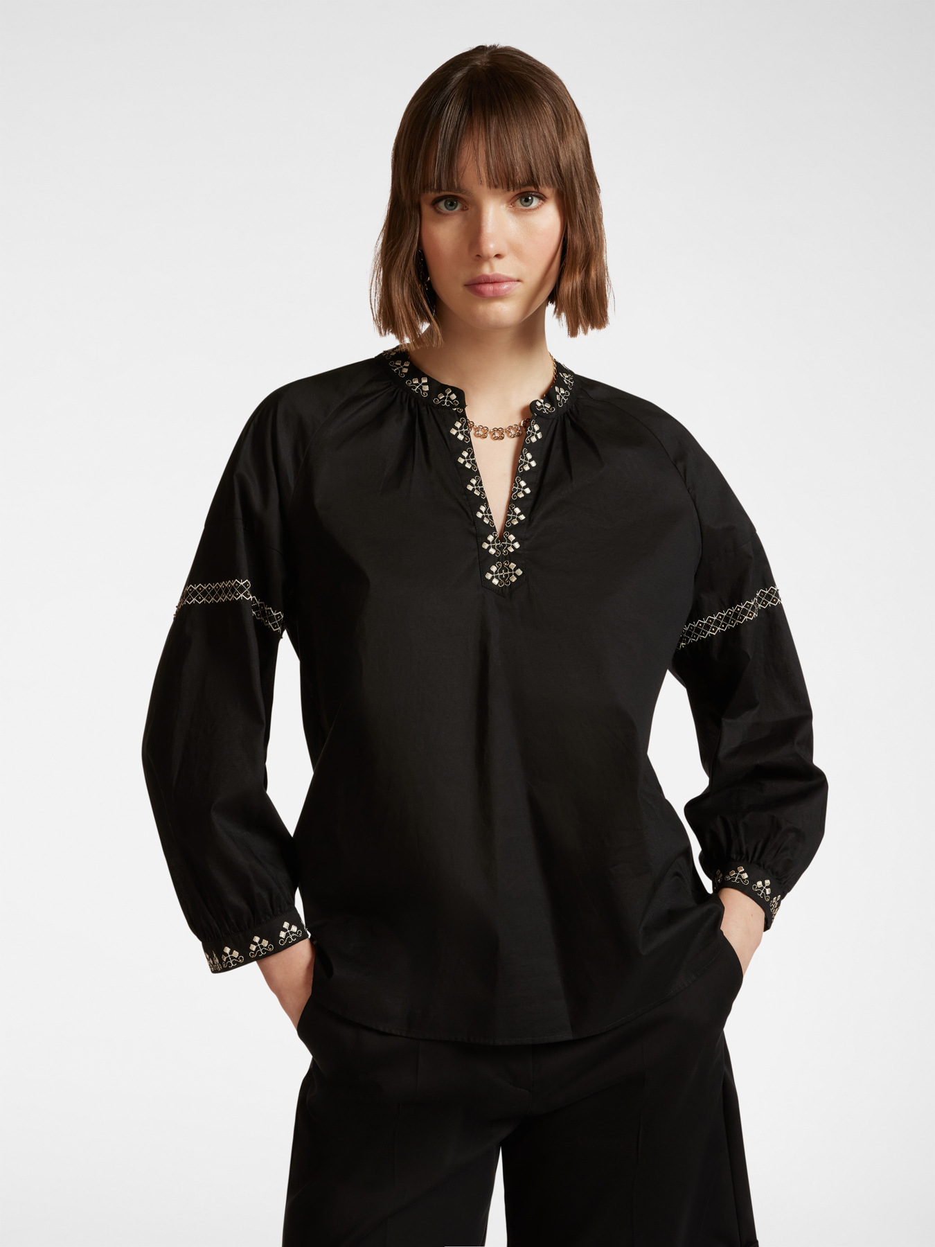 Blouse with ethnic embroidery image number 0