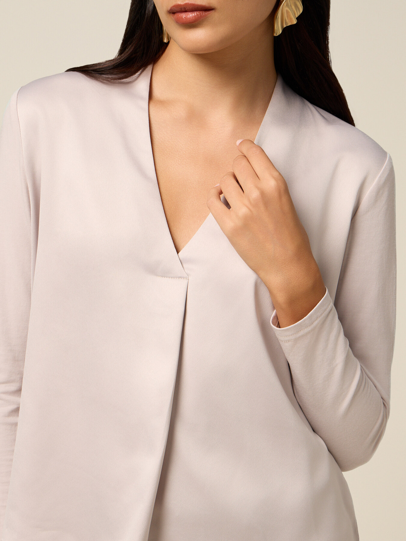 T-shirt bimatière avec col en V image number 2