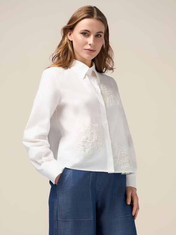 Boxy shirt with embroidery