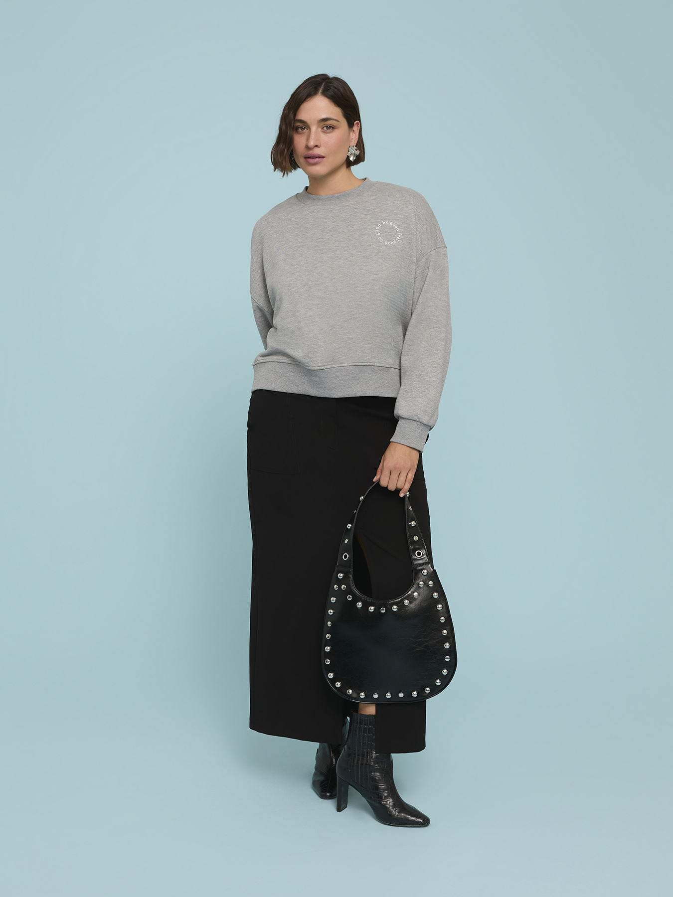 Geschlossener Pullover mit kreisf&ouml;rmiger Aufschrift image number 4