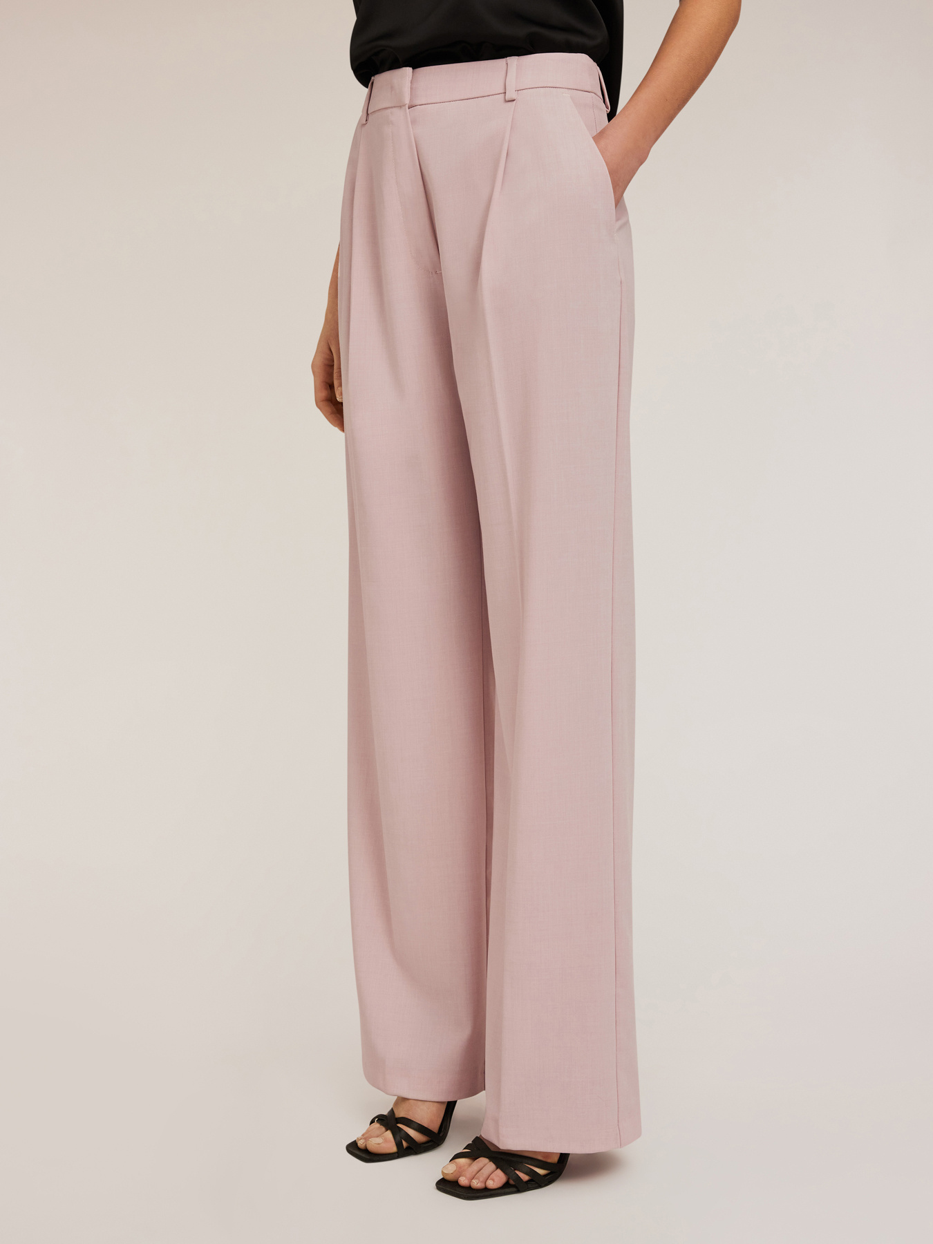 Pantalón modelo palazzo con pliegues image number 0