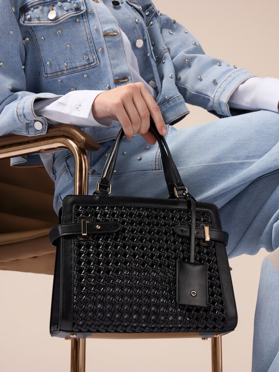 Large trunk bag with woven design