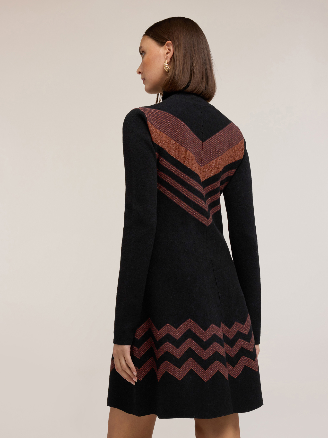 Short knit dress with chevron pattern image number 1