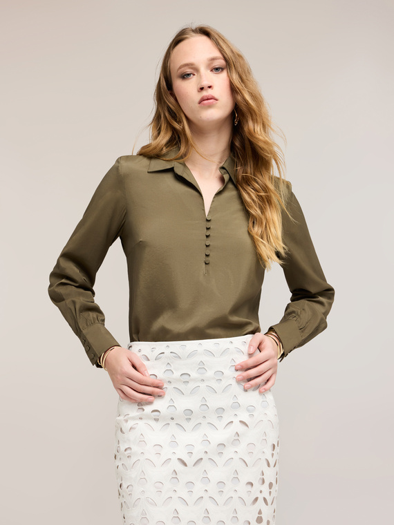 Blusa in raso con colletto