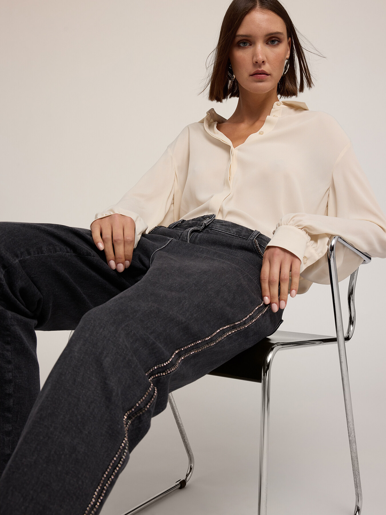 Fluid shirt with back buttoning image number 0
