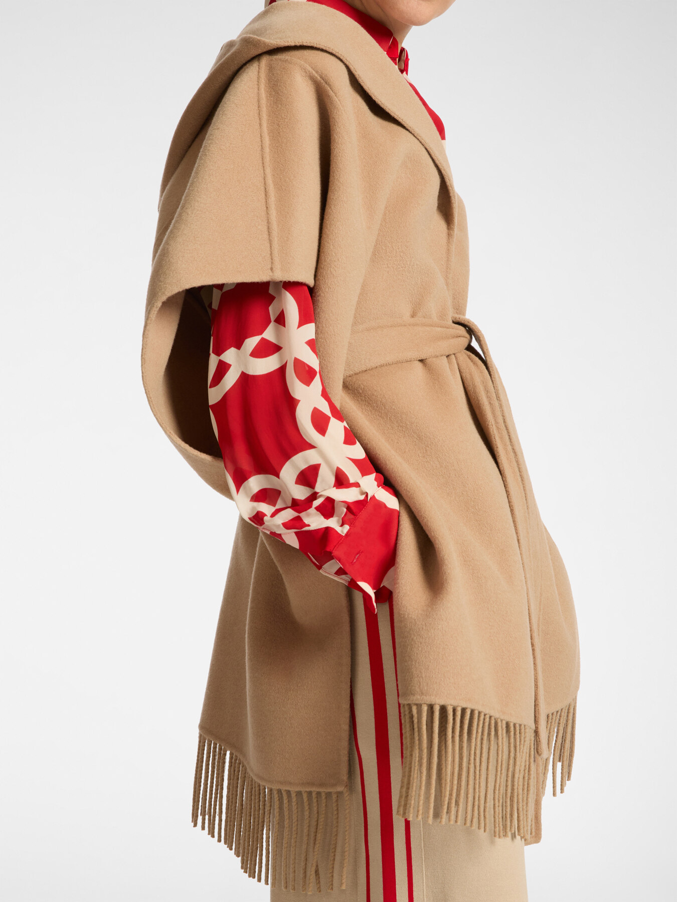 Cape with fringes image number 2