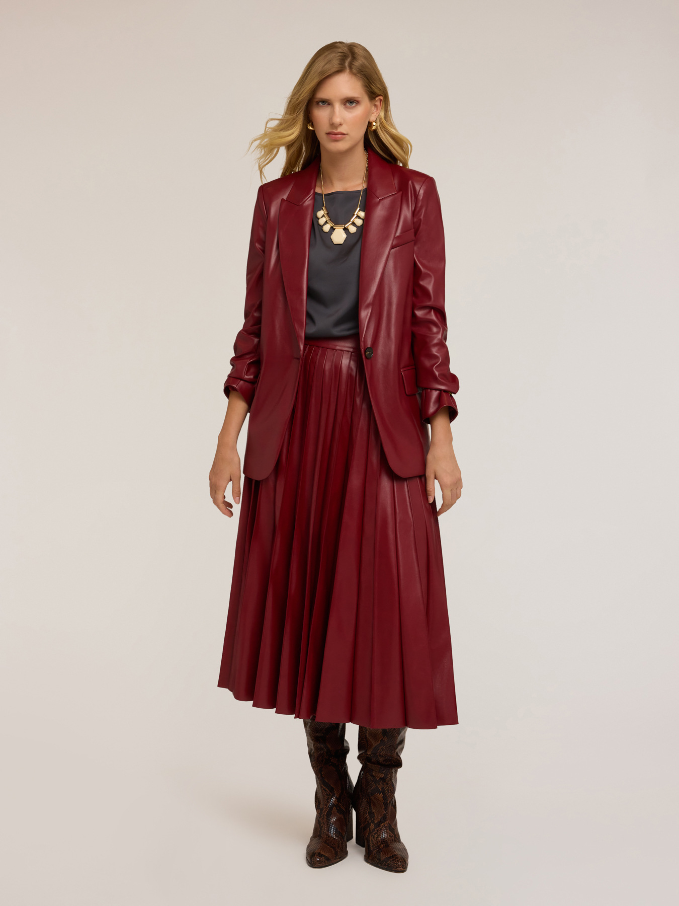 Blouse with petal sleeves image number 4