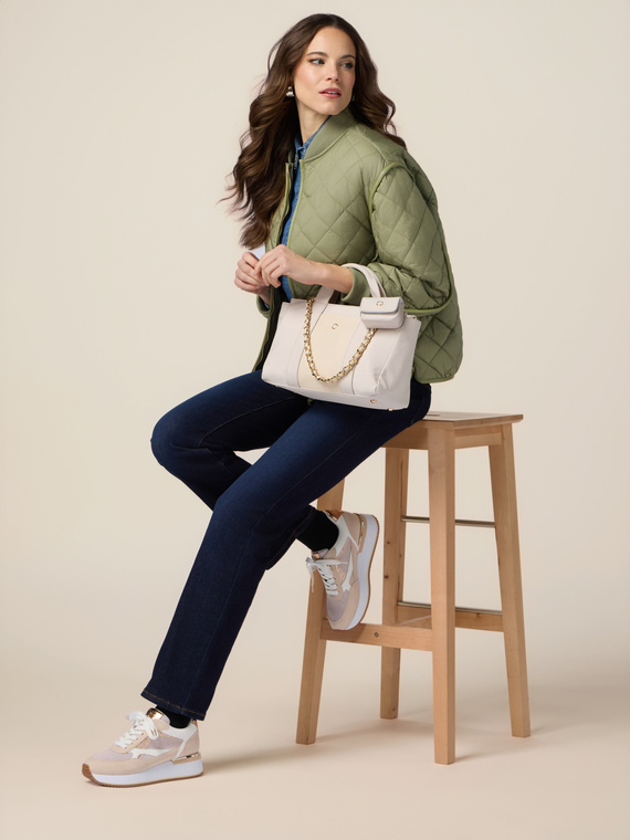 Regular fit blue rinse jeans with golden buttons