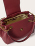 Bolso de hombro con cadena dorada image number 4