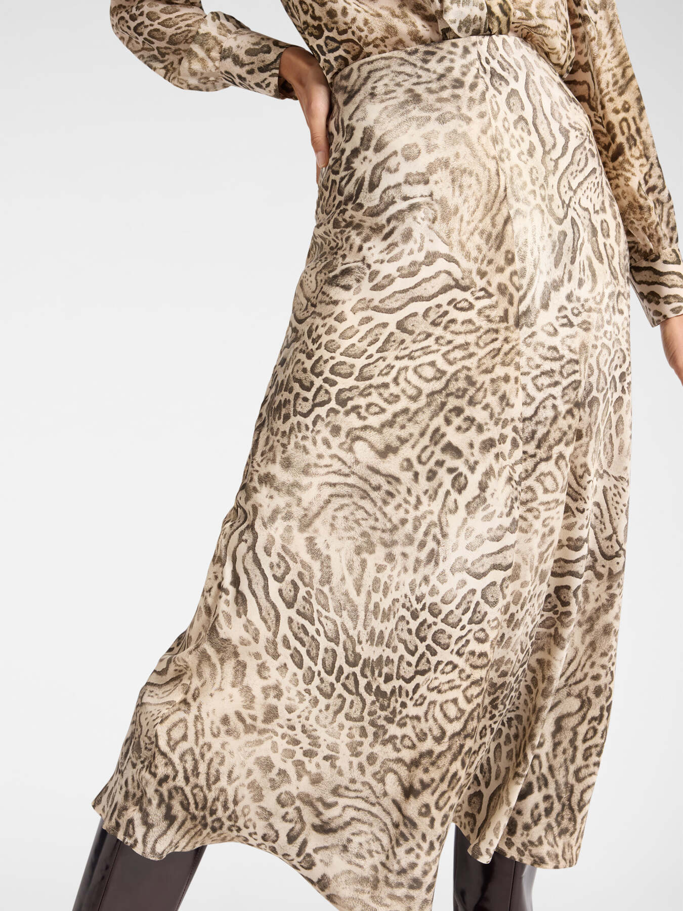 Animal print midi skirt image number 3