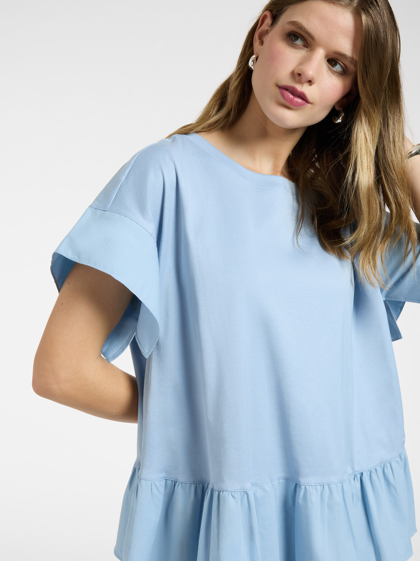 T-shirt with ruffle at the bottom image number 3