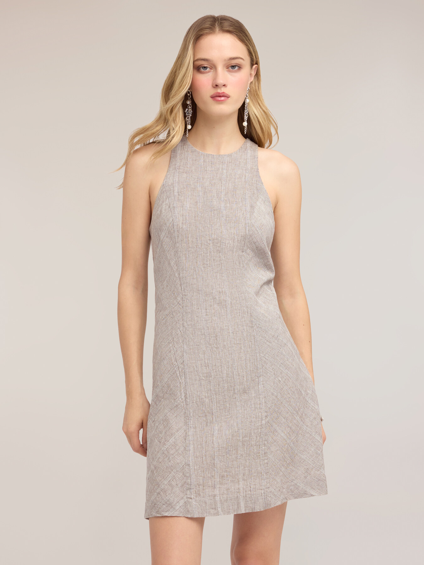 Kurzes Kleid aus Leinen-Mischgewebe mit Garnf&auml;rbung image number 2