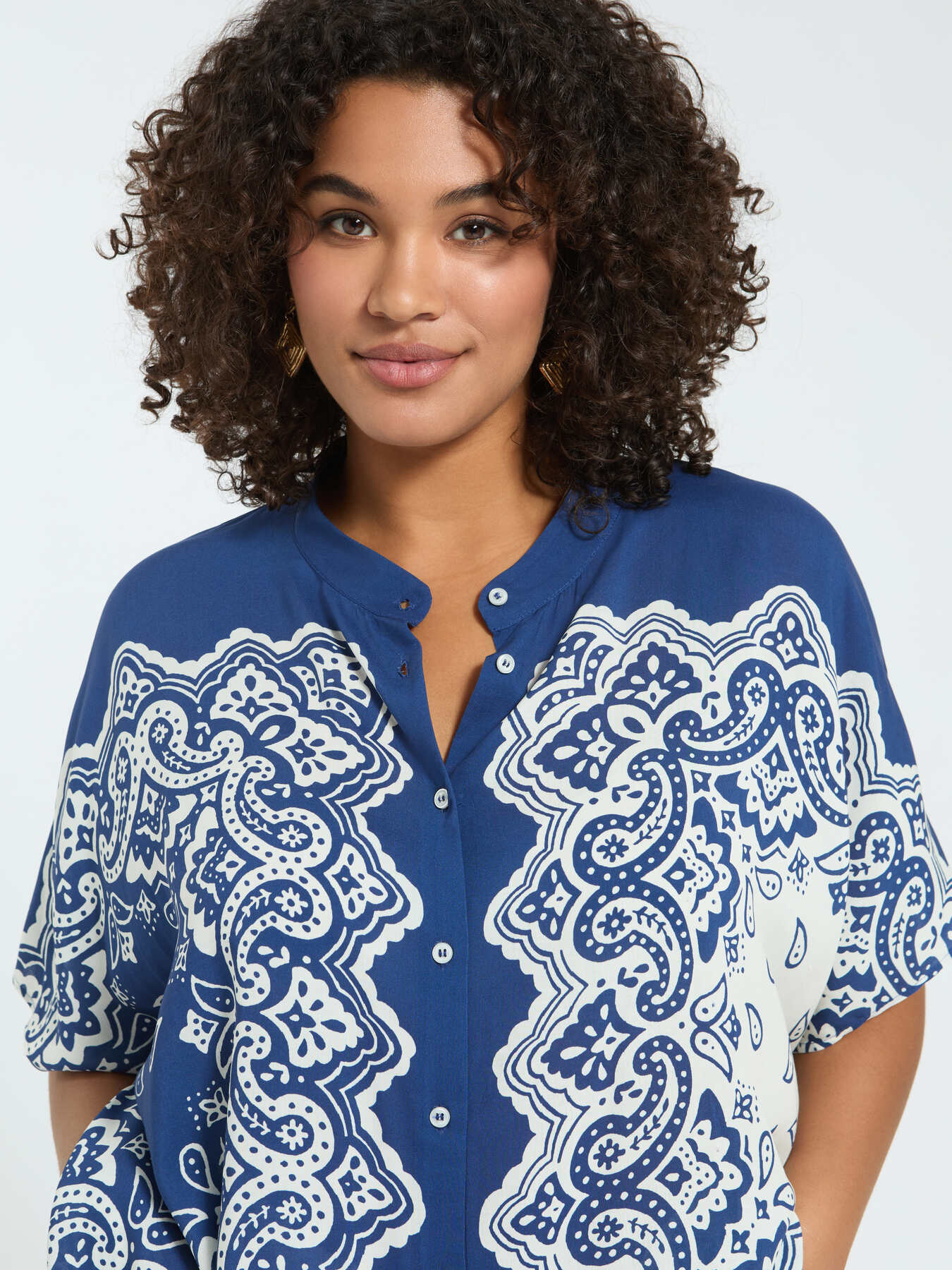 Bluse mit Bandana-Print aus Viskose image number 3