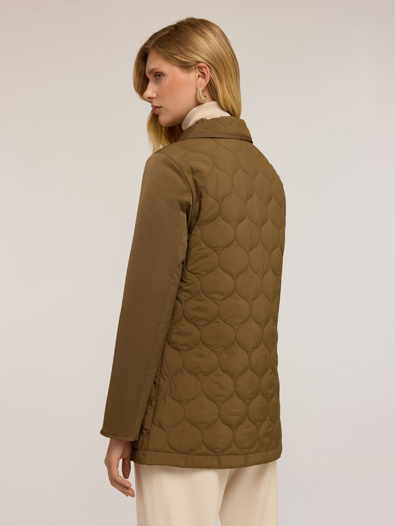 Gesteppte Jacke aus Nylon und Satin image number 1