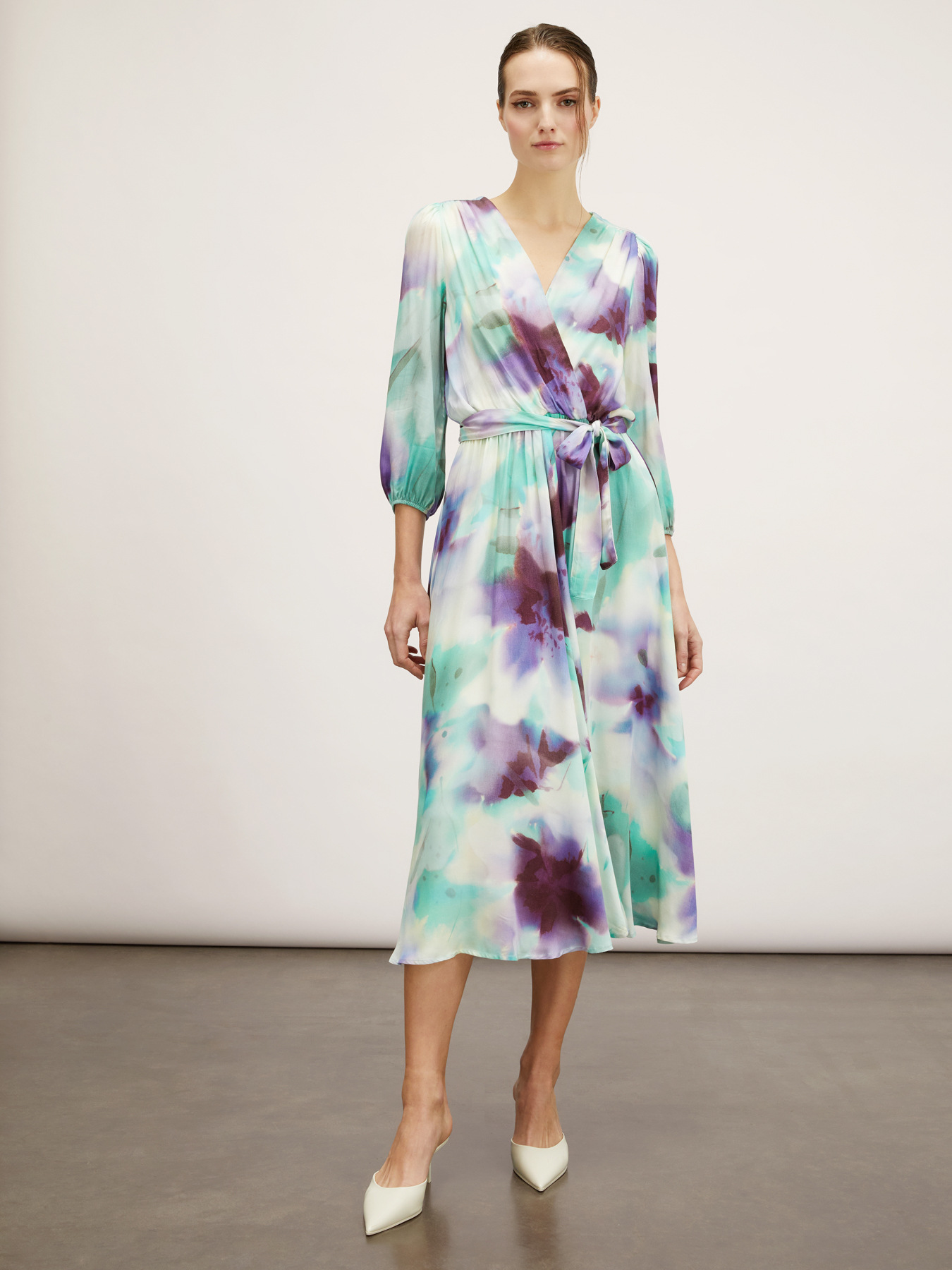 Vestido midi de raso con estampado abstracto image number 0