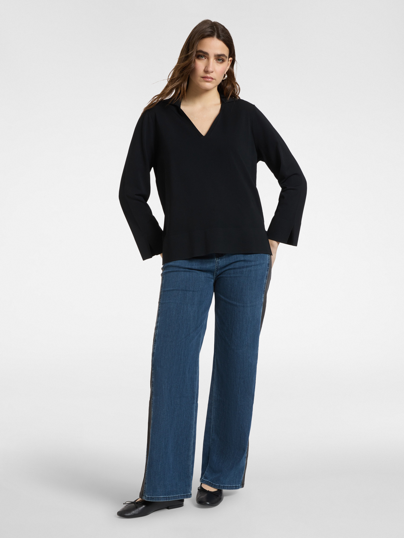 V-neck jumper with collar image number 2