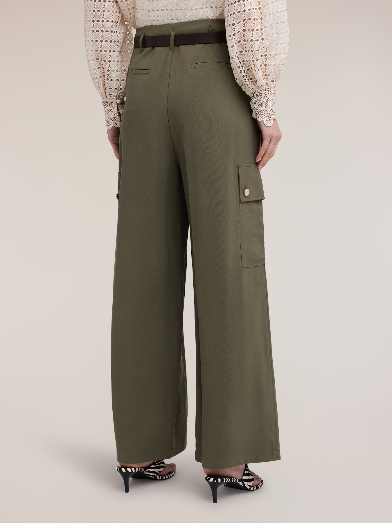 Palazzo pants with cargo pockets image number 1