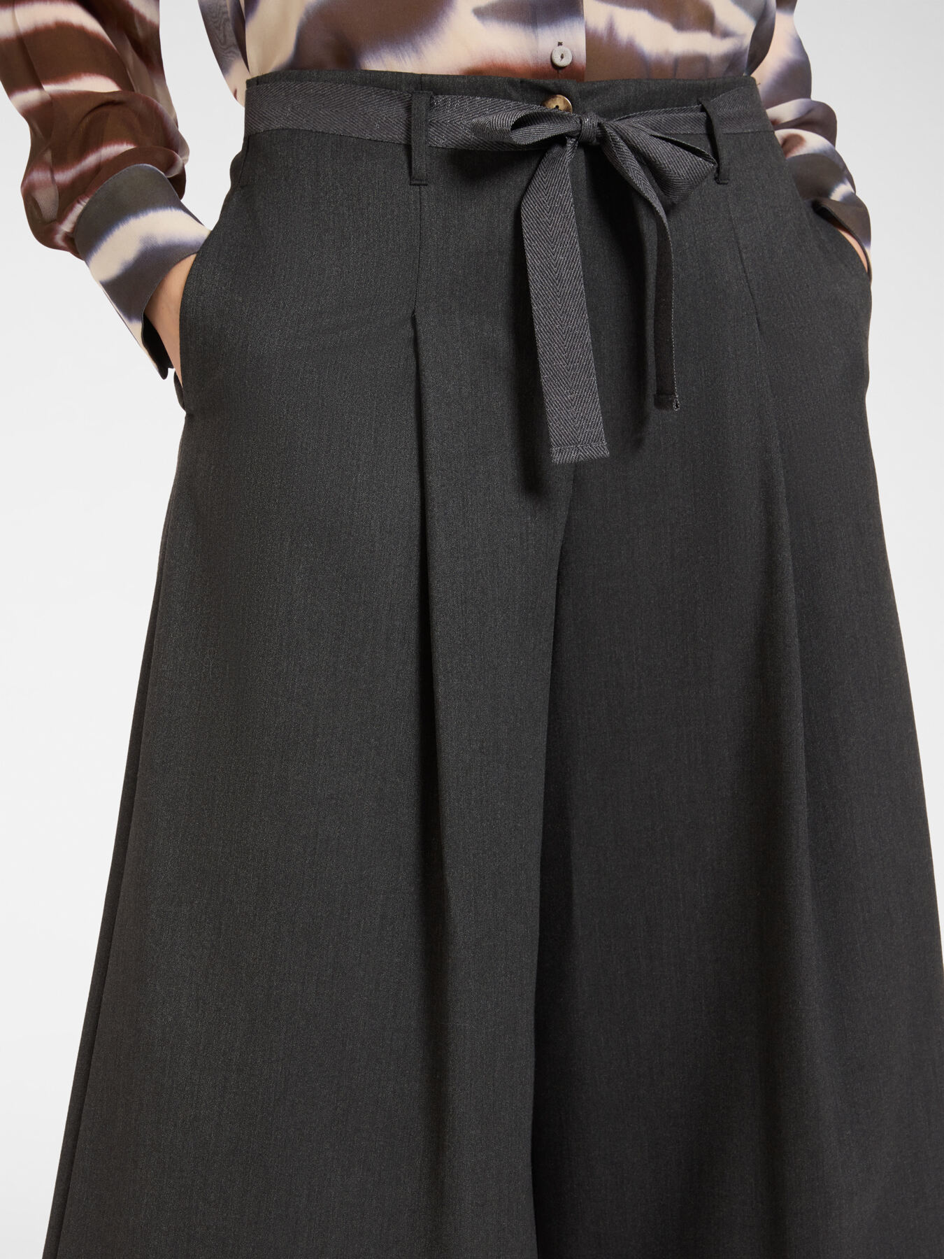 Pantaloni ampi con cintura image number 3