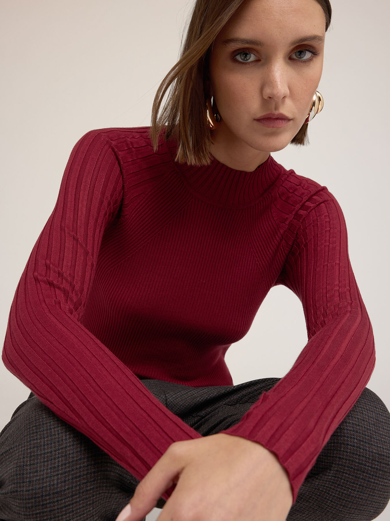 Gerippter Rollkragenpullover mit enger Passform image number 3