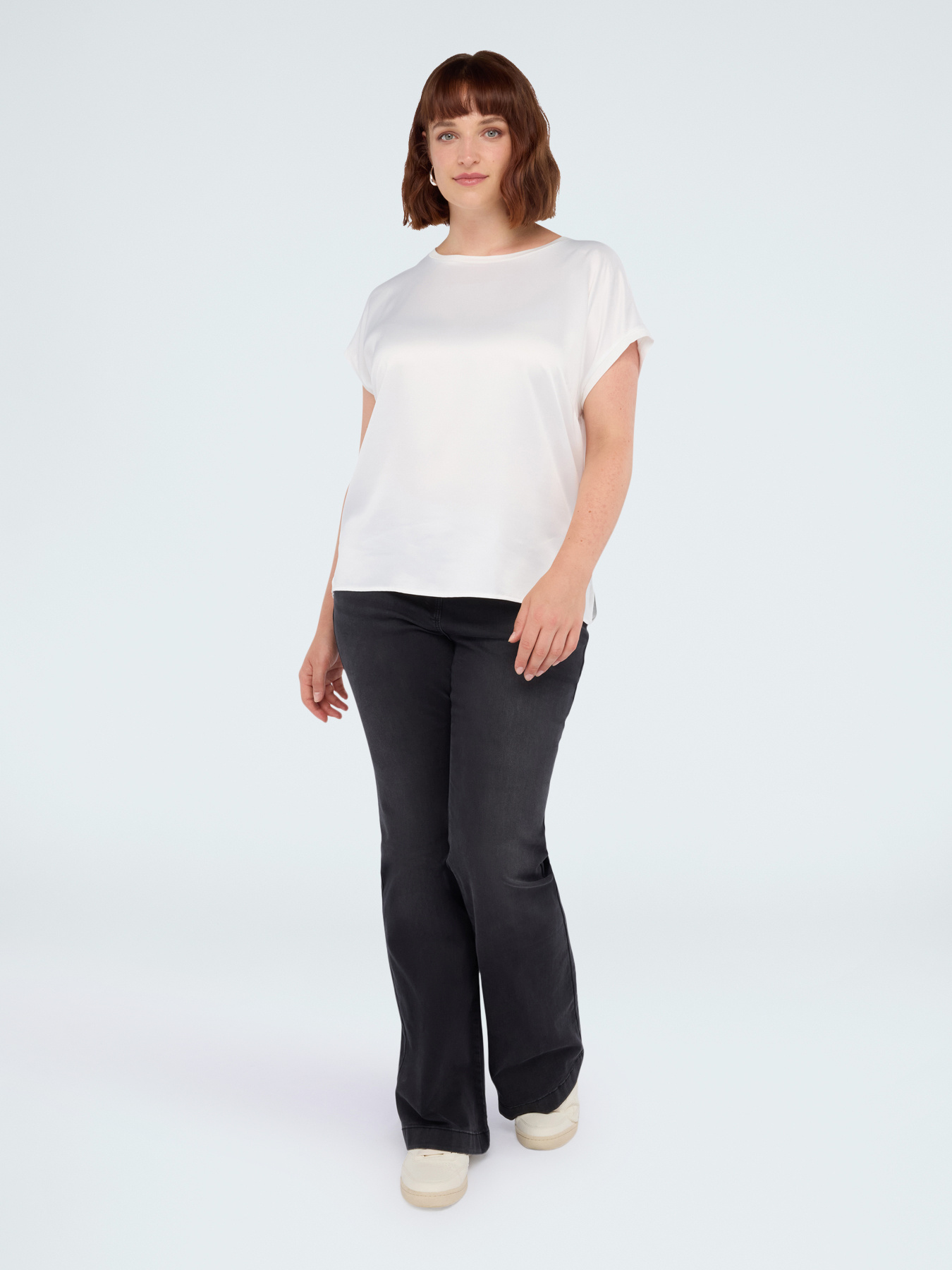 Two-material T-shirt with round neckline image number 2