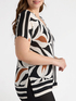 T-shirt with an ethnic print image number 3