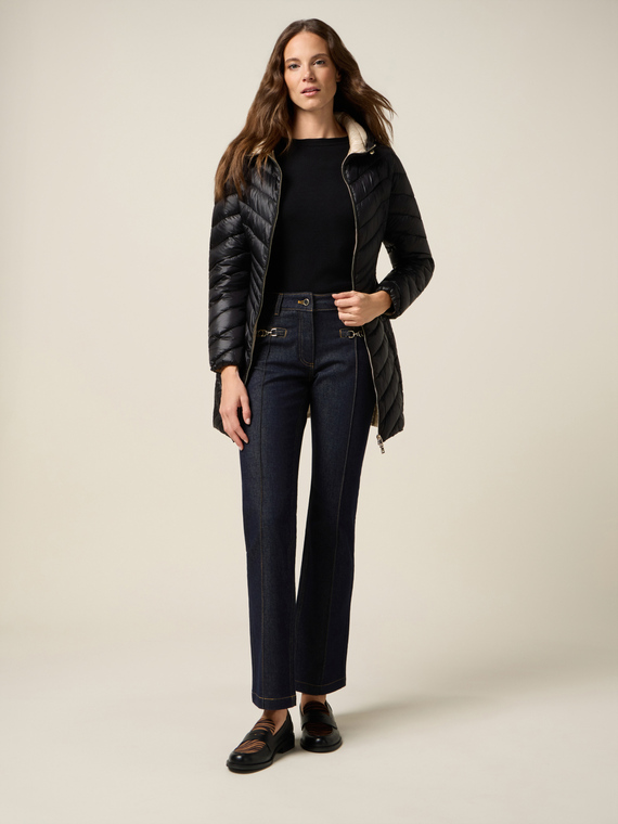 Reguläre Jeans mit Metallketten