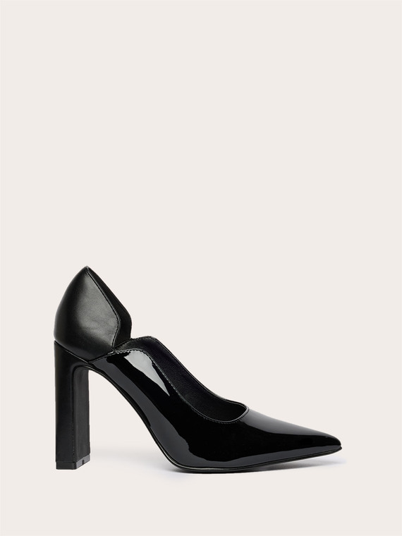 Glossy décolleté with matte heel