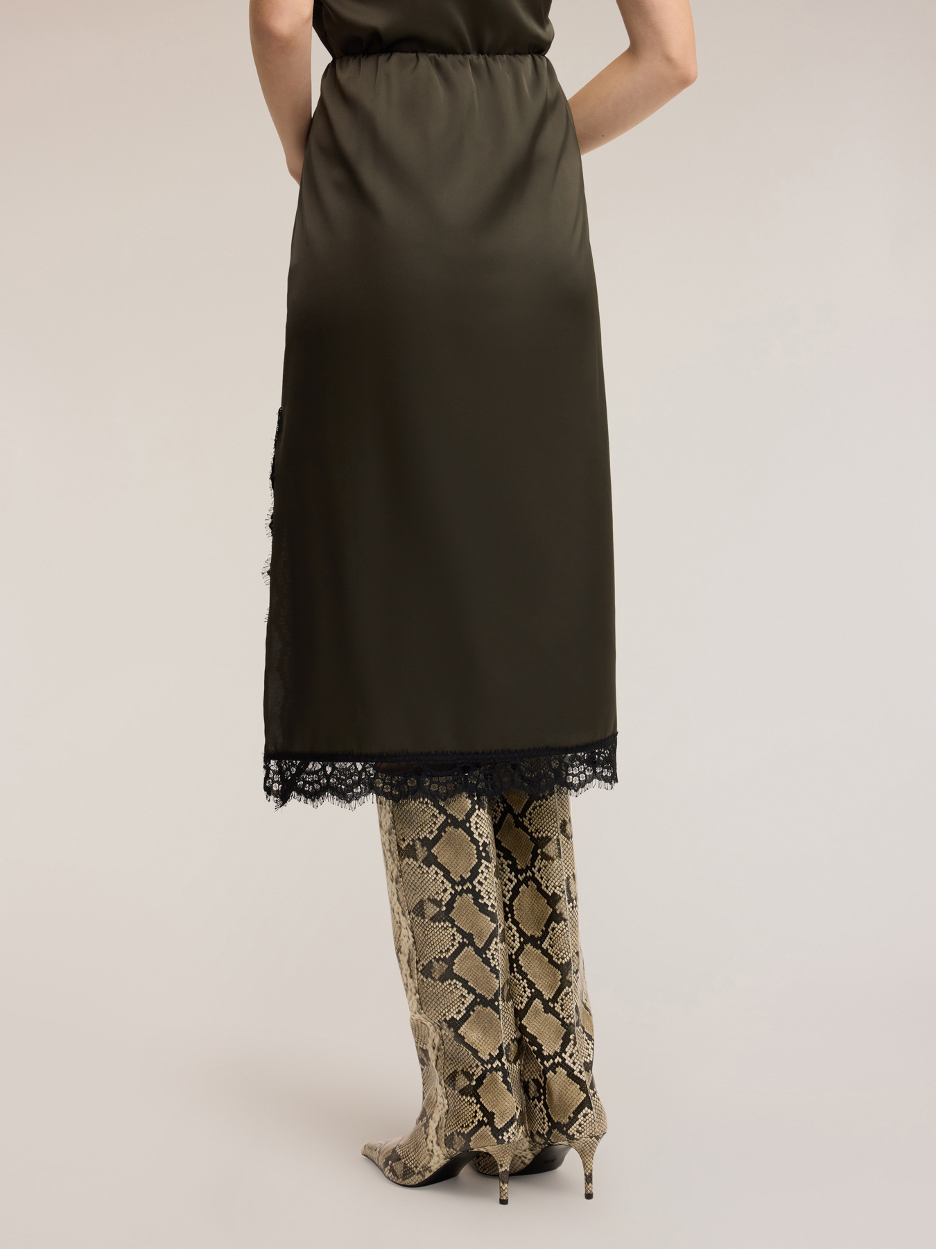 Satin pencil skirt with lace image number 1